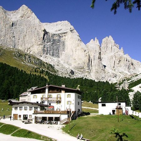 Rifugio Gardeccia Hutte Hotel ปอซซาดิฟัซซา ภายนอก รูปภาพ