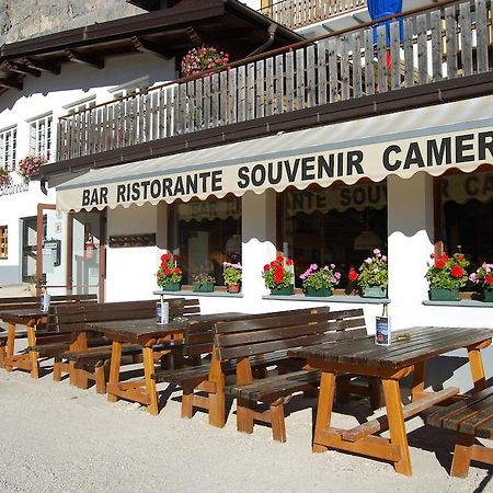 Rifugio Gardeccia Hutte Hotel ปอซซาดิฟัซซา ภายนอก รูปภาพ