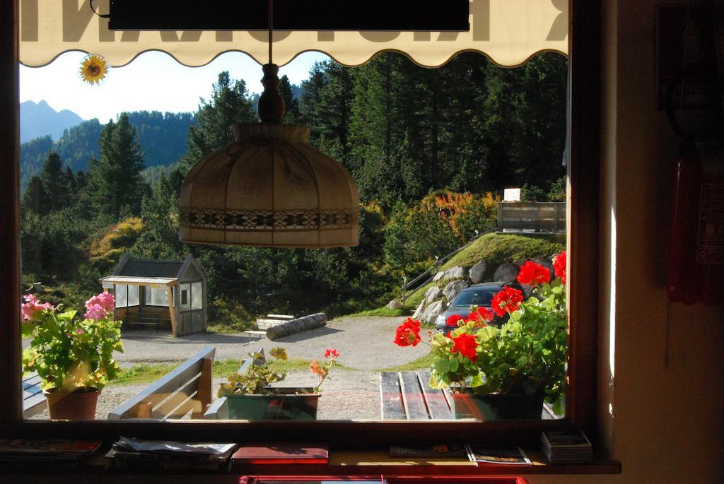 Rifugio Gardeccia Hutte Hotel ปอซซาดิฟัซซา ภายนอก รูปภาพ