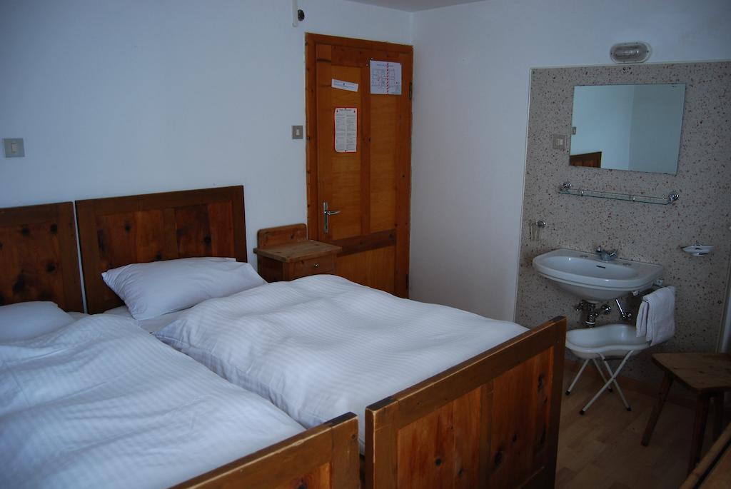 Rifugio Gardeccia Hutte Hotel ปอซซาดิฟัซซา ห้อง รูปภาพ