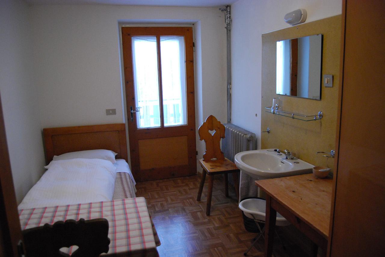 Rifugio Gardeccia Hutte Hotel ปอซซาดิฟัซซา ห้อง รูปภาพ
